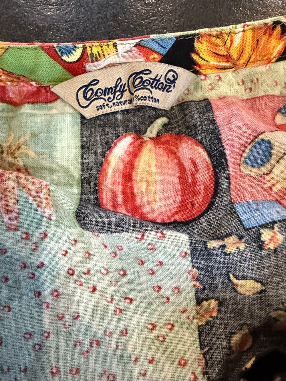 Autumn Patchwork Pumpkin Sunflower Print Scrub Top Size Small - Picture 5 of 6